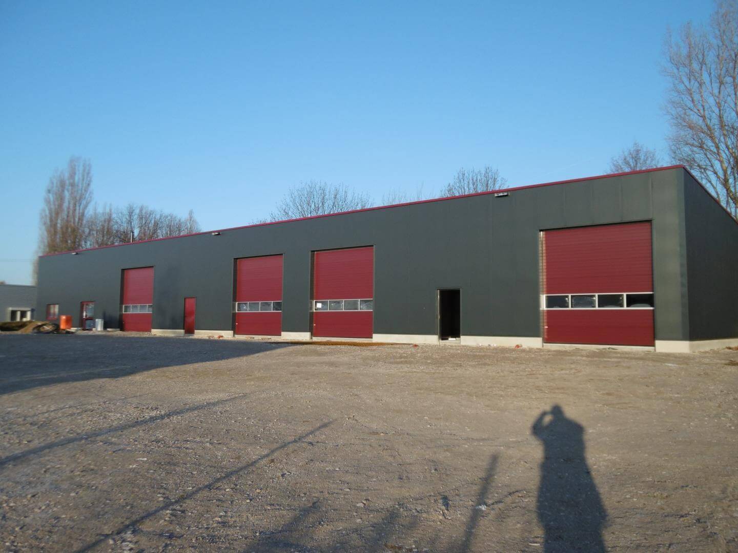 hallenbau-mit-teilgeschoss